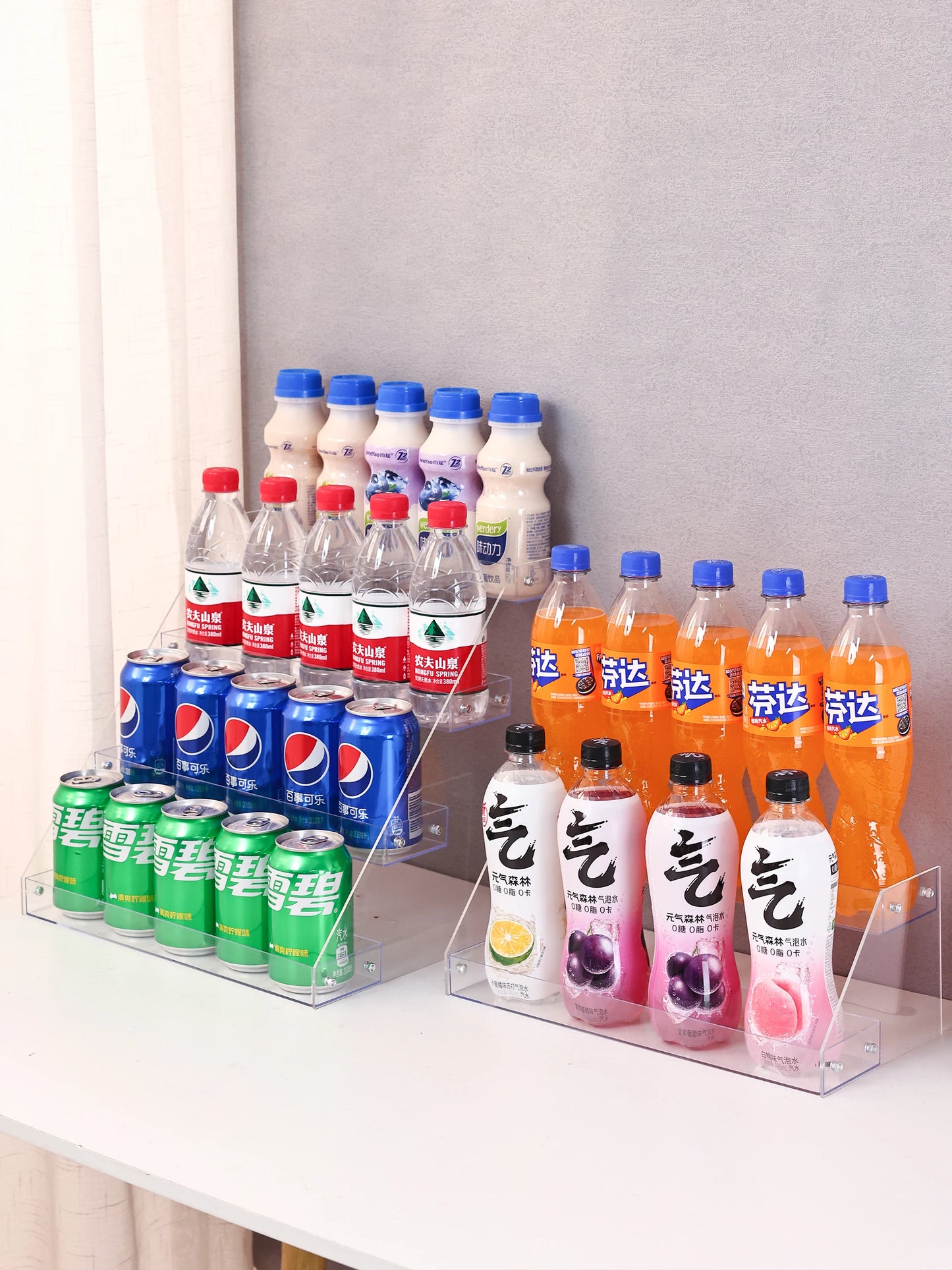 Estante de exhibición de bebidas escalonado transparente acrílico, organizador de latas de bebidas para refrigerador, estante dispensador multifuncional, 1 ud.